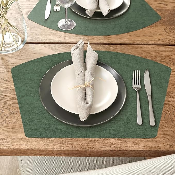 Round Table Placemats Set of 4, Faux Leather Wedge Shape Place Mats Heat Resistant Wipeable Washable Table Mats for Dining Outdoor Indoor, Green